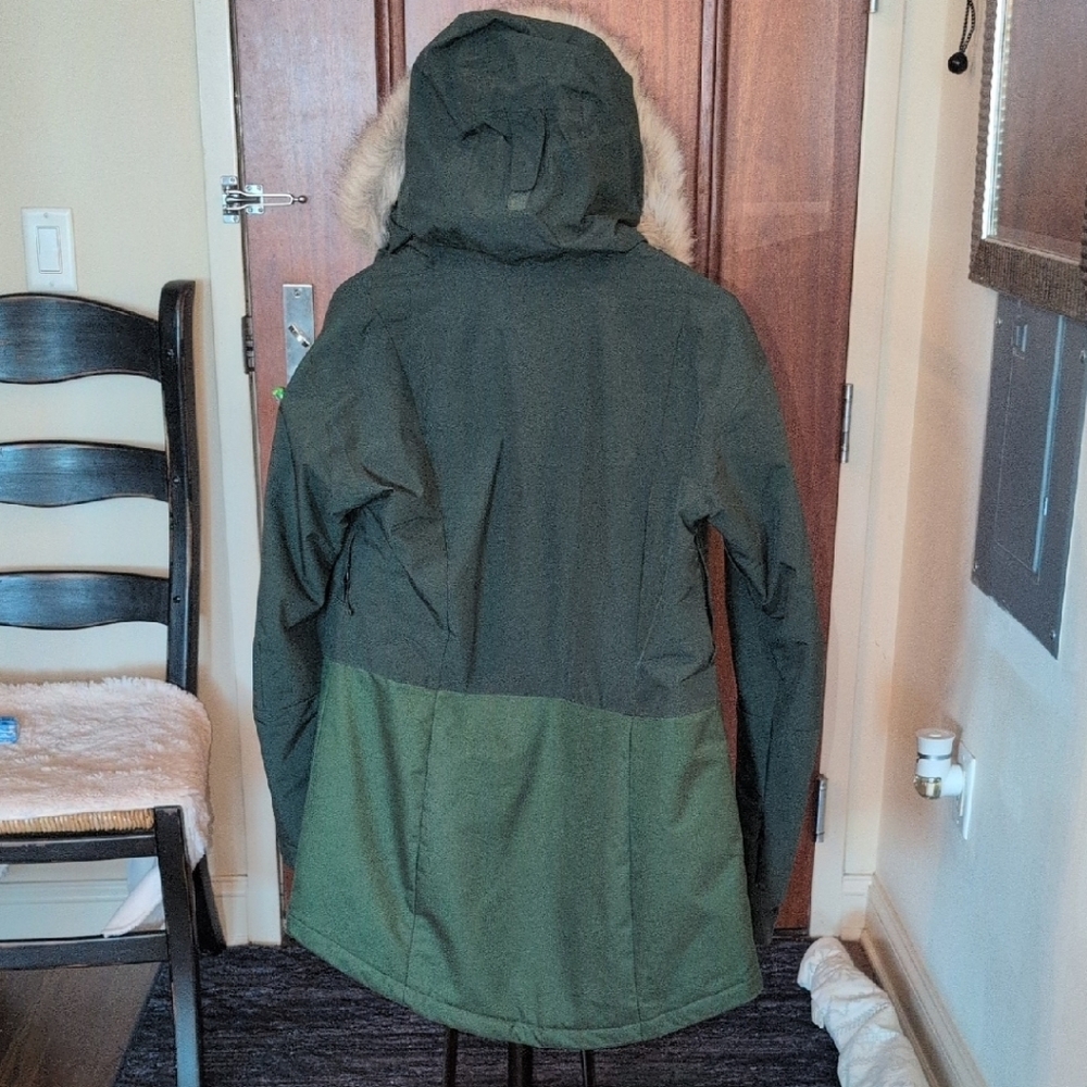 Colombia Omni-tech Mount Bindo Women's Medium Parka with Detachable Fur Hood EUC - Picture 7 of 17